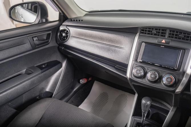 Toyota Corolla XI (E160 E170) Рестайлинг 2 с пробегом 2018 года, цена 1 299 000 рублей, 114350 км, универсал, Автокод Объявления