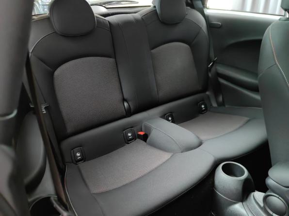 Mini Hatch III (F55/F56) Рестайлинг с пробегом 2019 года, цена 1 639 000 рублей, 143151 км, хэтчбек, Автокод Объявления