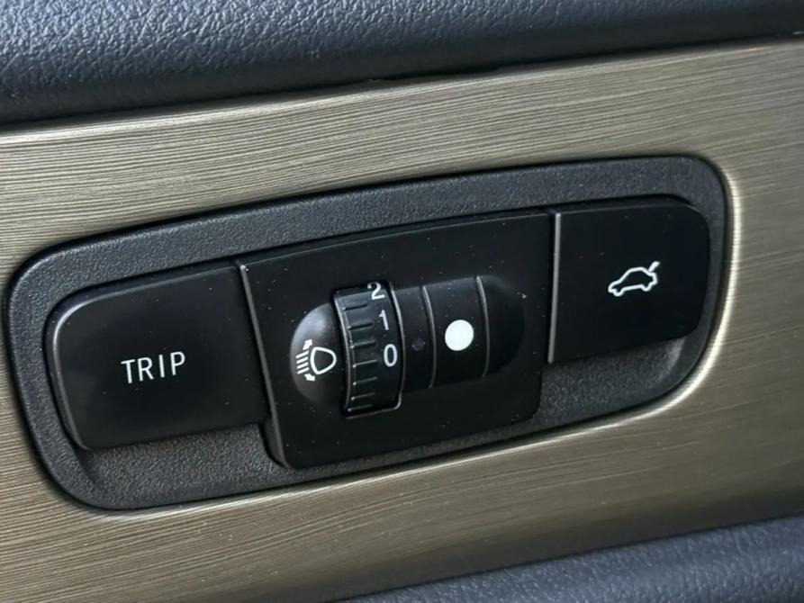 Geely Emgrand X7 I Волгоград  - изображение 10