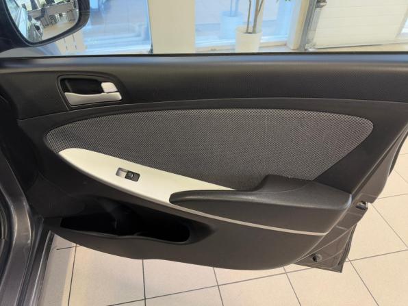 Hyundai Solaris I с пробегом 2013 года, цена 930 000 рублей, 124000 км, седан, Автокод Объявления