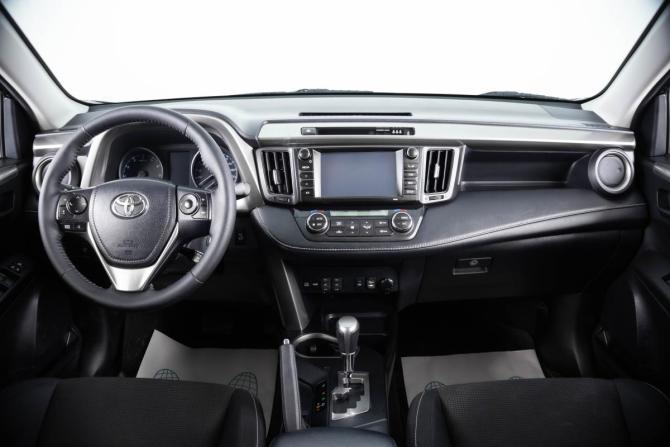 Toyota RAV4 IV (XA40) Рестайлинг с пробегом 2017 года, цена 2 159 000 рублей, 210000 км, внедорожник, Автокод Объявления