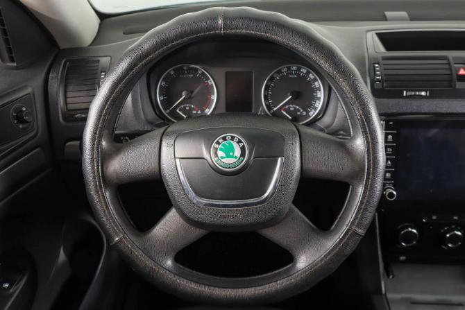 Skoda Octavia II (A5) Рестайлинг с пробегом 2010 года, цена 569 000 рублей, 308000 км, лифтбек, Автокод Объявления