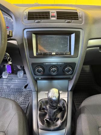 Skoda Octavia II (A5) Рестайлинг с пробегом 2012 года, цена 699 000 рублей, 203000 км, лифтбек, Автокод Объявления