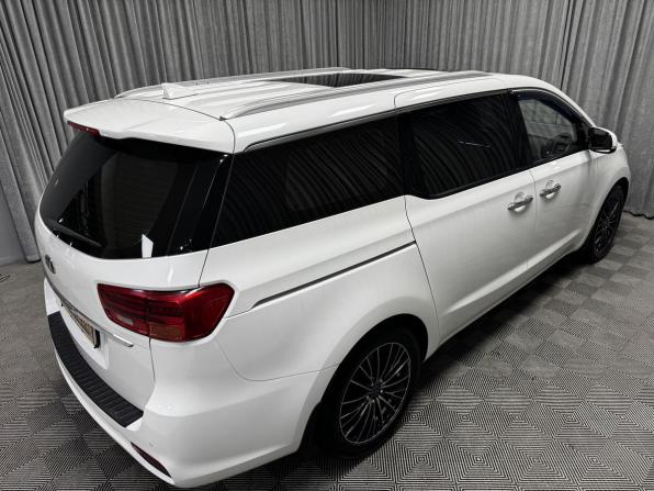 Kia Carnival III с пробегом 2018 года, цена 2 610 000 рублей, 132621 км, минивэн, Автокод Объявления