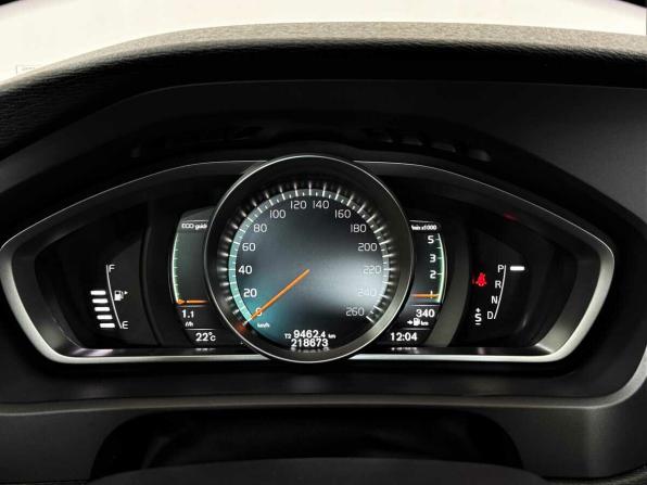 Volvo V40 II с пробегом 2016 года, цена 1 370 000 рублей, 218673 км, хэтчбек, Автокод Объявления
