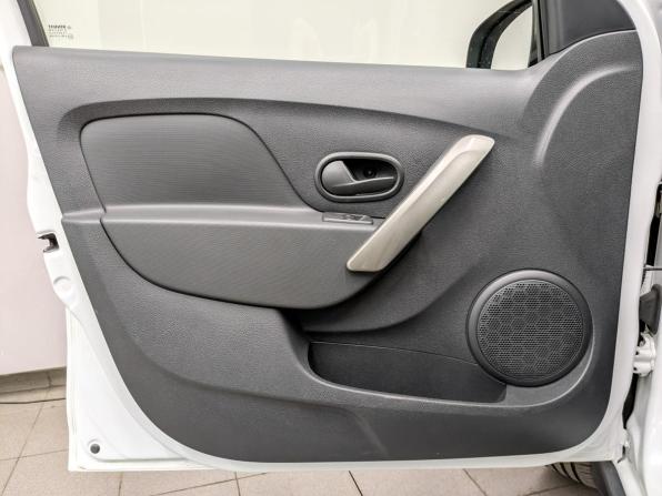 Renault Sandero II Рестайлинг с пробегом 2021 года, цена 1 359 000 рублей, 62235 км, хэтчбек, Автокод Объявления