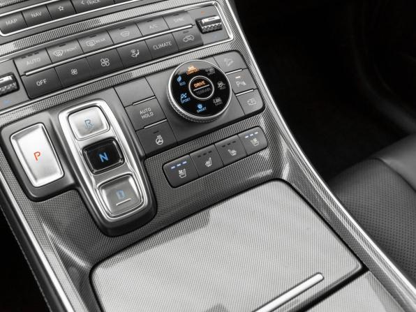 Hyundai Santa Fe IV Рестайлинг с пробегом 2021 года, цена 4 070 000 рублей, 79408 км, внедорожник, Автокод Объявления