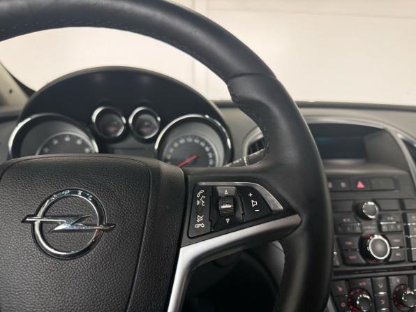 Opel Astra J Рестайлинг с пробегом 2014 года, цена 849 000 рублей, 183000 км, хэтчбек, Автокод Объявления