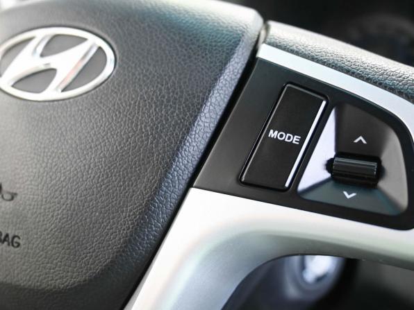 Hyundai Solaris I Рестайлинг с пробегом 2015 года, цена 1 049 900 рублей, 103506 км, седан, Автокод Объявления