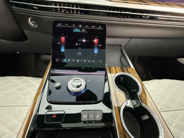 Cadillac Escalade V Рестайлинг с пробегом 2024 года, цена 17 510 000 рублей, 6803 км, внедорожник, Автокод Объявления