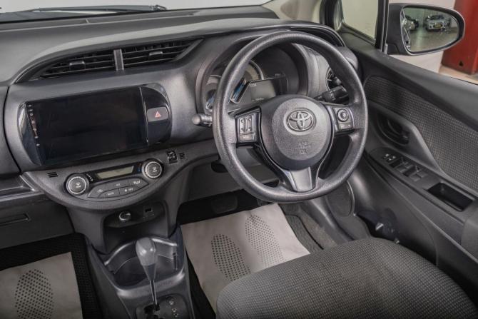 Toyota Vitz III (XP130) Рестайлинг 2 с пробегом 2017 года, цена 1 279 000 рублей, 72500 км, хэтчбек, Автокод Объявления