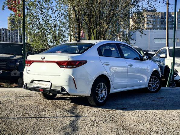 Kia Rio IV Рестайлинг с пробегом 2021 года, цена 1 179 000 рублей, 92686 км, седан, Автокод Объявления