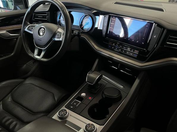 Volkswagen Touareg III с пробегом 2018 года, цена 4 700 000 рублей, 236000 км, внедорожник, Автокод Объявления