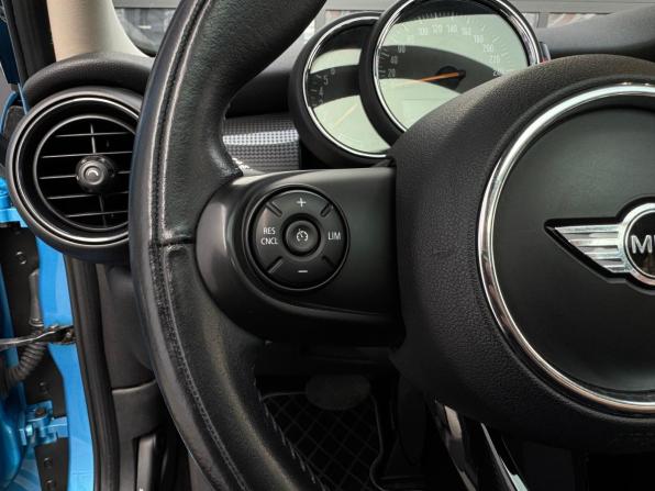 Mini Hatch III (F55/F56) с пробегом 2017 года, цена 1 490 000 рублей, 54042 км, хэтчбек, Автокод Объявления