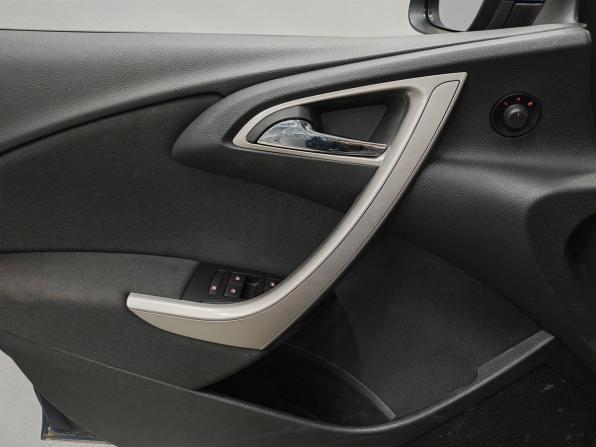 Opel Astra J с пробегом 2011 года, цена 690 000 рублей, 114588 км, хэтчбек, Автокод Объявления