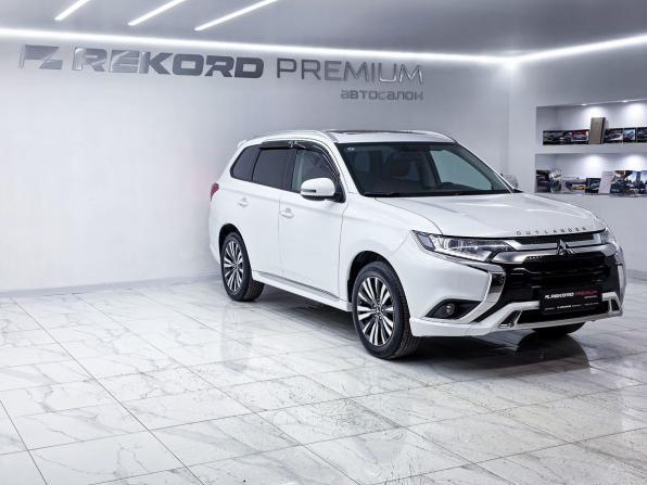 Mitsubishi Outlander III Рестайлинг 3 с пробегом 2022 года, цена 2 439 000 рублей, 63267 км, внедорожник, Автокод Объявления