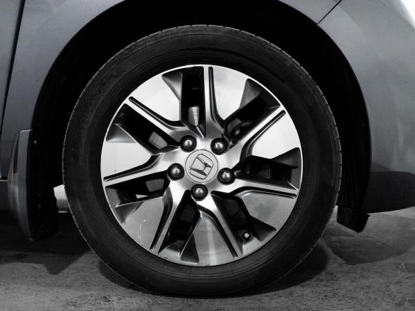 Honda Stepwgn V с пробегом 2015 года, цена 1 730 000 рублей, 127705 км, минивэн, Автокод Объявления