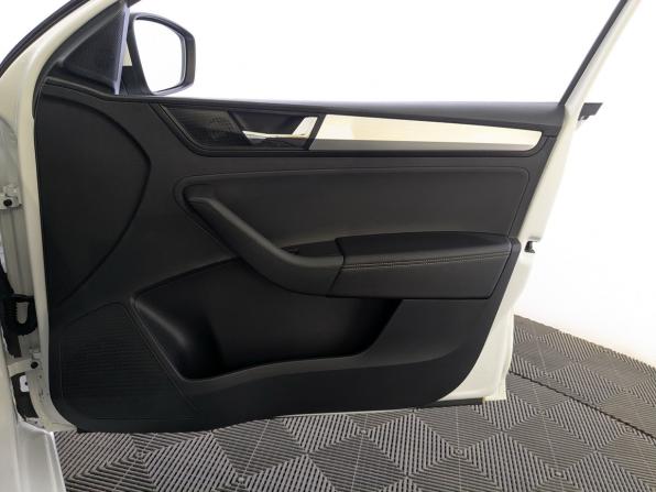 Skoda Rapid I Рестайлинг с пробегом 2019 года, цена 1 399 000 рублей, 67806 км, лифтбек, Автокод Объявления