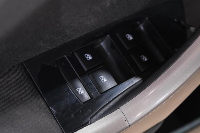 Opel Astra J Рестайлинг с пробегом 2011 года, цена 849 000 рублей, 200000 км, хэтчбек, Автокод Объявления