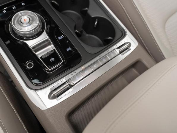 Kia Carnival IV Рестайлинг с пробегом 2024 года, цена 9 100 000 рублей, 50 км, минивэн, Автокод Объявления