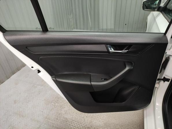Skoda Rapid II с пробегом 2022 года, цена 1 592 000 рублей, 63580 км, лифтбек, Автокод Объявления