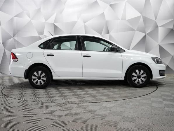 Volkswagen Polo V Рестайлинг с пробегом 2016 года, цена 1 020 000 рублей, 137000 км, седан, Автокод Объявления