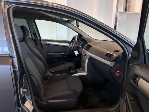 Opel Astra H Рестайлинг с пробегом 2008 года, цена 362 000 рублей, 301085 км, седан, Автокод Объявления