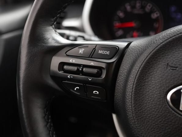 Kia Rio IV Рестайлинг с пробегом 2020 года, цена 1 789 000 рублей, 64830 км, седан, Автокод Объявления