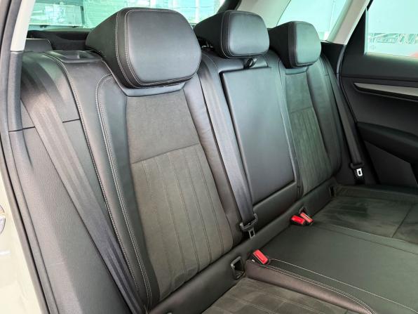 Skoda Karoq I с пробегом 2020 года, цена 2 297 000 рублей, 112505 км, внедорожник, Автокод Объявления
