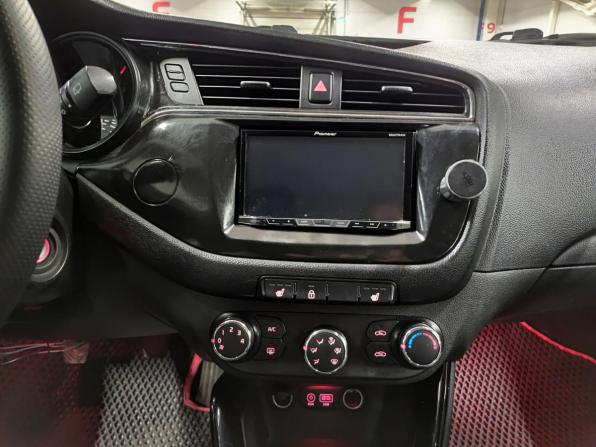 Kia Ceed II Рестайлинг с пробегом 2016 года, цена 1 049 000 рублей, 236468 км, хэтчбек, Автокод Объявления
