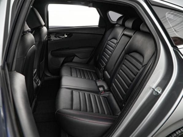 Kia K3 II Рестайлинг с пробегом 2022 года, цена 2 977 077 рублей, 41011 км, хэтчбек, Автокод Объявления