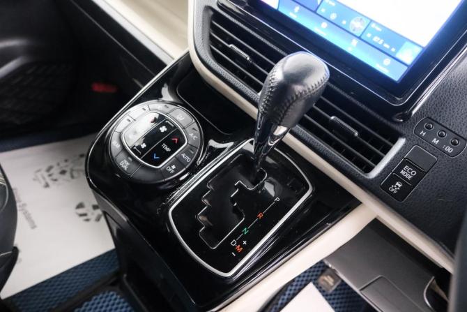 Toyota Noah III (R80) Рестайлинг с пробегом 2019 года, цена 2 199 000 рублей, 65000 км, минивэн, Автокод Объявления
