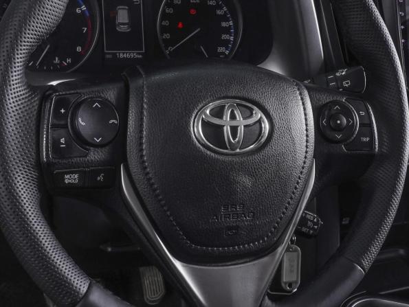 Toyota RAV4 IV (XA40) Рестайлинг с пробегом 2017 года, цена 2 180 000 рублей, 184695 км, внедорожник, Автокод Объявления