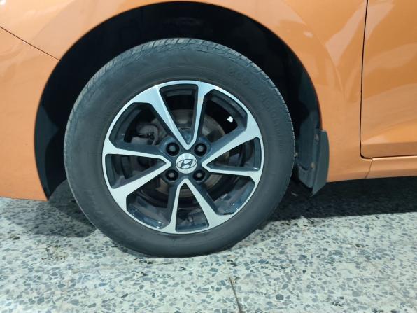 Hyundai Solaris I Рестайлинг с пробегом 2017 года, цена 1 024 000 рублей, 91193 км, седан, Автокод Объявления