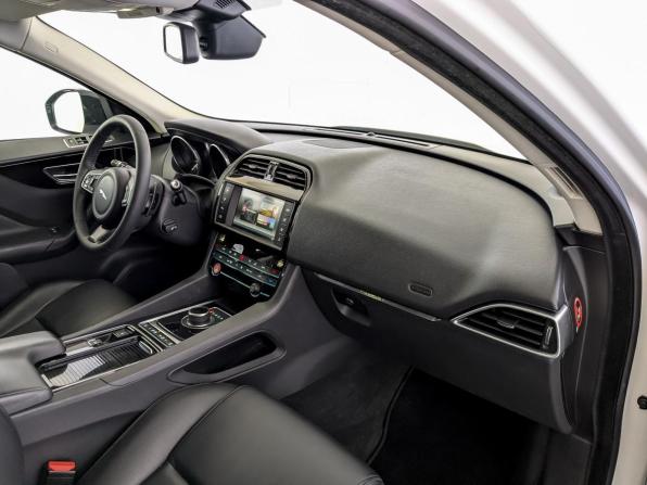 Jaguar F-Pace I с пробегом 2017 года, цена 2 375 000 рублей, 113144 км, внедорожник, Автокод Объявления