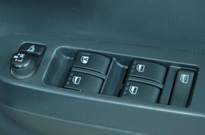Daihatsu Mira e:S II с пробегом 2021 года, цена 749 000 рублей, 115130 км, хэтчбек, Автокод Объявления