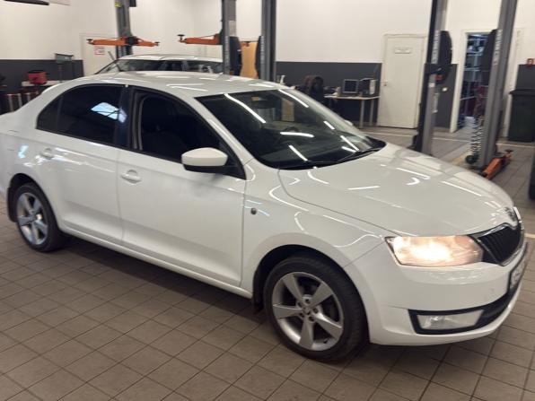 Skoda Rapid I Рестайлинг с пробегом 2017 года, цена 899 000 рублей, 180837 км, лифтбек, Автокод Объявления