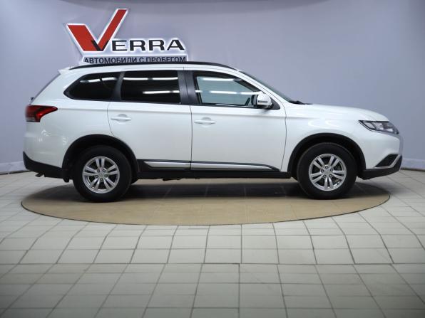 Mitsubishi Outlander III Рестайлинг 3 с пробегом 2022 года, цена 2 490 000 рублей, 100874 км, внедорожник, Автокод Объявления