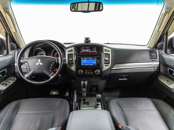 Mitsubishi Pajero IV Рестайлинг 2 с пробегом 2018 года, цена 3 758 000 рублей, 23652 км, внедорожник, Автокод Объявления