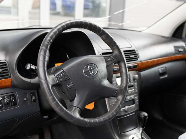 Toyota Avensis II Рестайлинг с пробегом 2006 года, цена 840 000 рублей, 229331 км, седан, Автокод Объявления