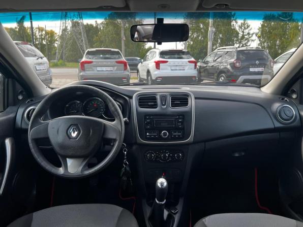 Renault Logan II с пробегом 2017 года, цена 902 200 рублей, 77121 км, седан, Автокод Объявления