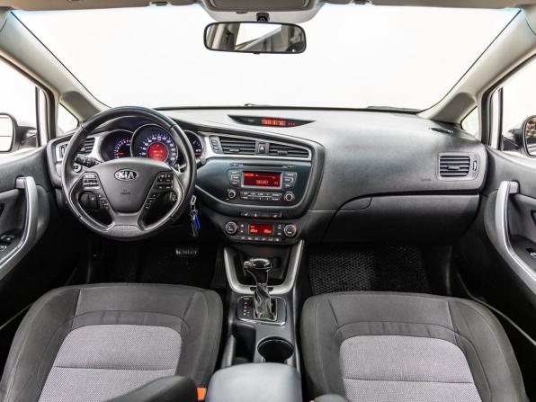 Kia Ceed II Рестайлинг с пробегом 2018 года, цена 1 298 000 рублей, 97697 км, универсал, Автокод Объявления