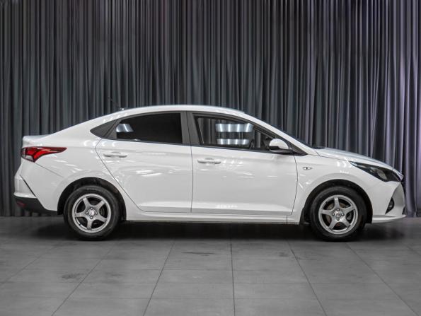 Hyundai Solaris II Рестайлинг с пробегом 2022 года, цена 1 719 000 рублей, 58275 км, седан, Автокод Объявления