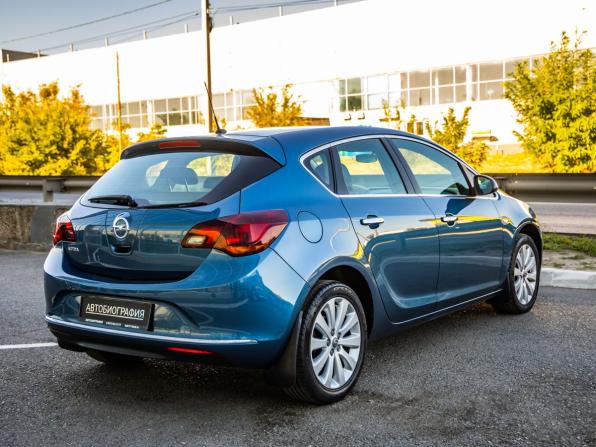 Opel Astra J Рестайлинг с пробегом 2013 года, цена 898 000 рублей, 155000 км, хэтчбек, Автокод Объявления