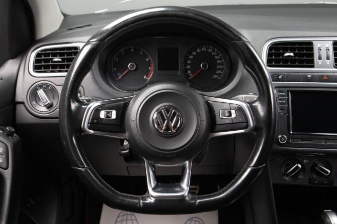 Volkswagen Polo V Рестайлинг с пробегом 2018 года, цена 1 159 000 рублей, 124554 км, седан, Автокод Объявления