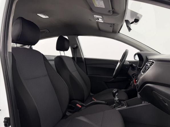 Hyundai Solaris II с пробегом 2017 года, цена 890 000 рублей, 177000 км, седан, Автокод Объявления
