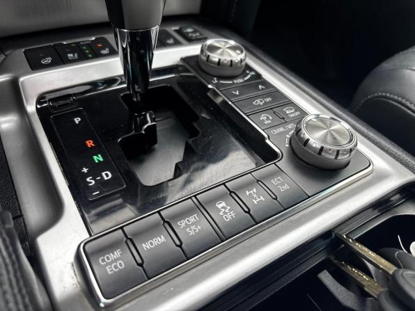 Toyota Land Cruiser 200 Series Рестайлинг 2 с пробегом 2016 года, цена 4 500 000 рублей, 357604 км, внедорожник, Автокод Объявления