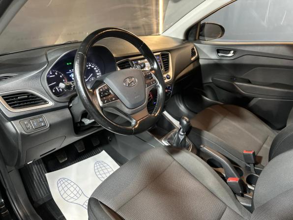 Hyundai Solaris II с пробегом 2018 года, цена 1 300 000 рублей, 112610 км, седан, Автокод Объявления