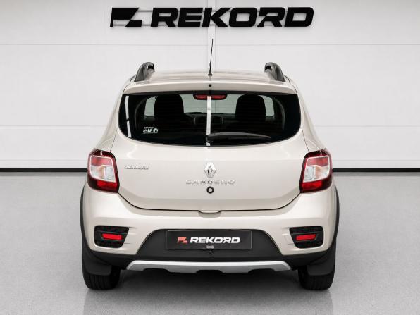 Renault Sandero II с пробегом 2016 года, цена 685 000 рублей, 157053 км, хэтчбек, Автокод Объявления