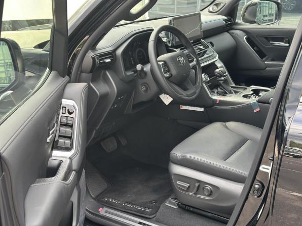 Toyota Land Cruiser 300 Series с пробегом 2026 года, цена 15 600 000 рублей, 16 км, внедорожник, Автокод Объявления